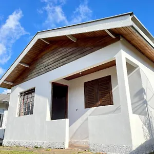casa-completa-e-com-uma-excelente-localizao.camposdojordaohotels.net/